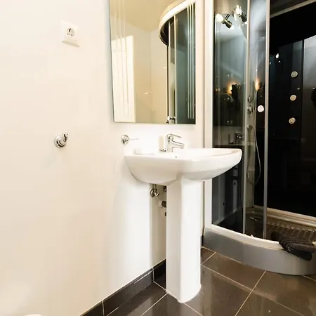In With Private Pool And וילה *