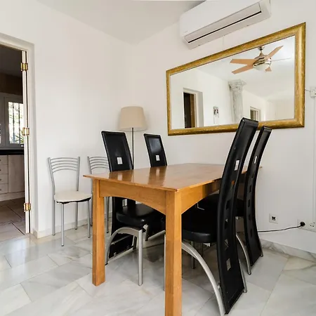 In With Private Pool And וילה מארבלה