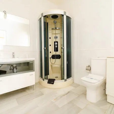 In With Private Pool And וילה