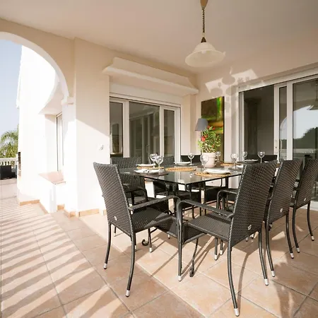 In With Private Pool And וילה מארבלה