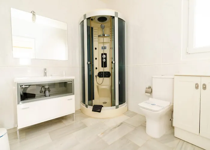 In With Private Pool And Villa